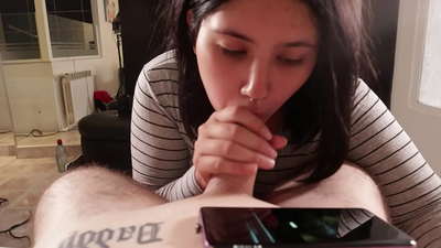 Tôi trêu chọc chị kế của mình khi cô ấy xem Disney [Cum]